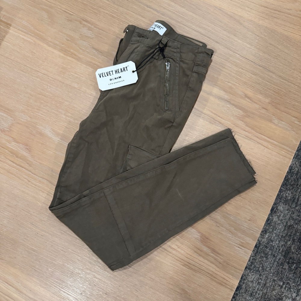 NWT Vici Velvet Heart Denim in Maddox, Olive Cargo Pant in size 28
